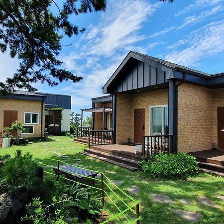 Wind Jeju Cafe & Pension Seogwipo Ngoại thất bức ảnh
