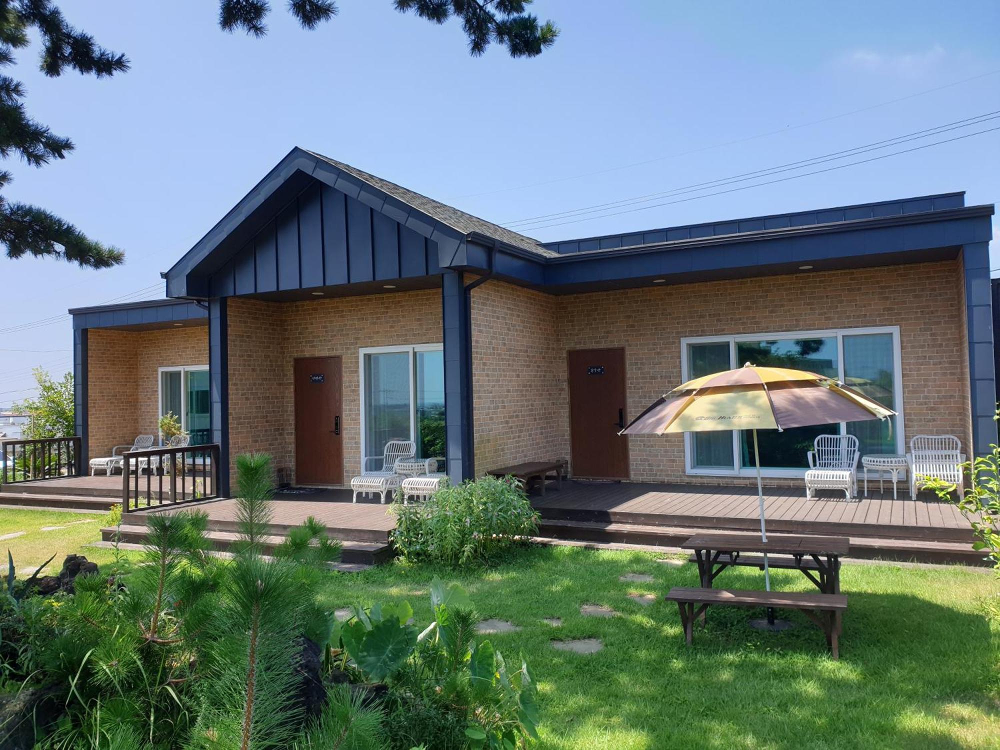 Wind Jeju Cafe & Pension Seogwipo Ngoại thất bức ảnh