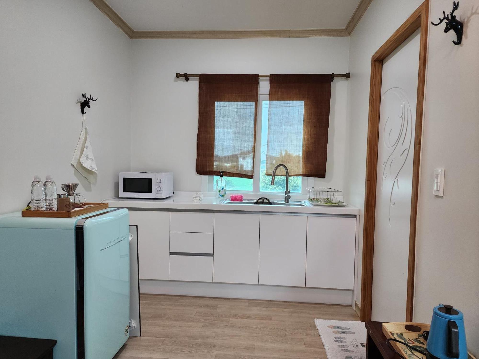 Wind Jeju Cafe & Pension Seogwipo Ngoại thất bức ảnh