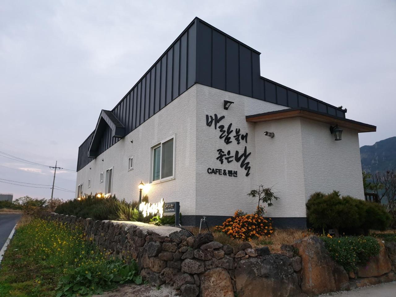 Wind Jeju Cafe & Pension Seogwipo Ngoại thất bức ảnh