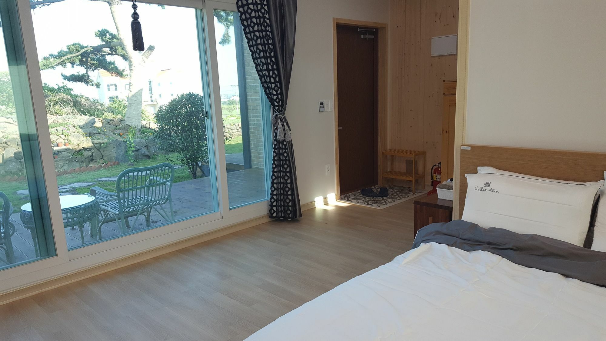Wind Jeju Cafe & Pension Seogwipo Ngoại thất bức ảnh