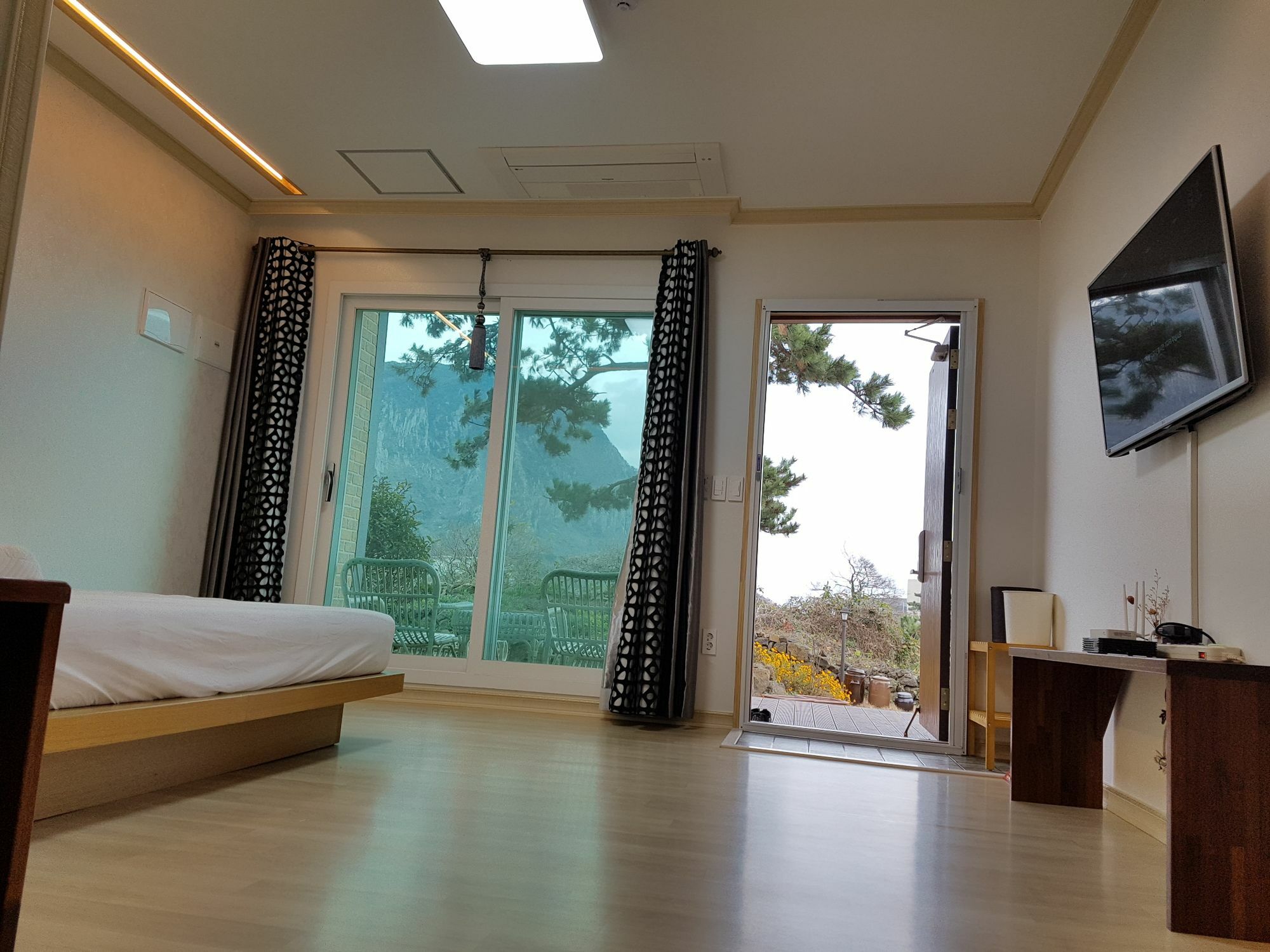 Wind Jeju Cafe & Pension Seogwipo Ngoại thất bức ảnh