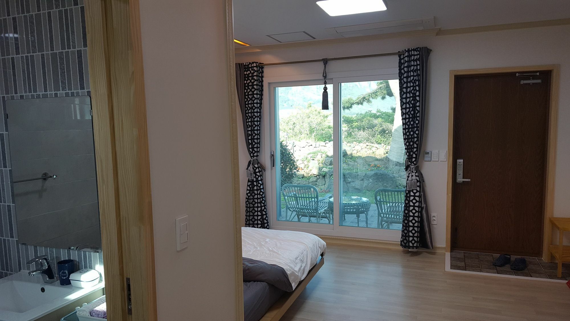 Wind Jeju Cafe & Pension Seogwipo Ngoại thất bức ảnh